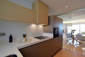Fridge, microwave, oven, stovetop - Cozy Golf Retreat Costa del Sol (La Cala de Mijas)