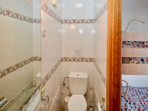 Combined shower/tub