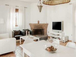 TV, fireplace, DVD player, stereo