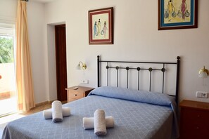 4 Schlafzimmer, Bügeleisen/Bügelbrett, WLAN