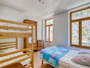 2 bedrooms