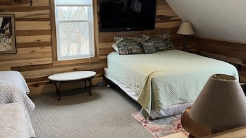 2 bedrooms, desk, iron/ironing board, WiFi