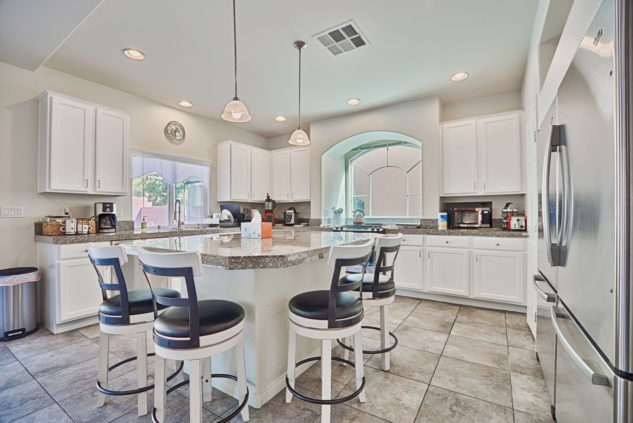 Fridge, oven, dishwasher, coffee/tea maker