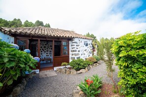 Exterior - Holiday Home in El Amparo with Sea Views (Icod de los Vinos, Tenerife)