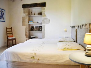 2 chambres, fer et planche à repasser