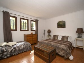 4 chambres, fer et planche à repasser, Wi-Fi