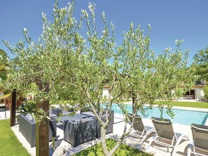 Pool - Luxury villa with heated jacuzzi and garden (Le Muy)