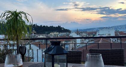 LE BOULEVARD DE NICE. Fabulous apartment by Nice Port/Air-Con/Lift