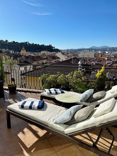 LE BOULEVARD DE NICE. Fabulous apartment by Nice Port/Air-Con/Lift