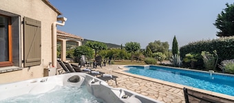 Relaxing Villa Near Lake & Beaches