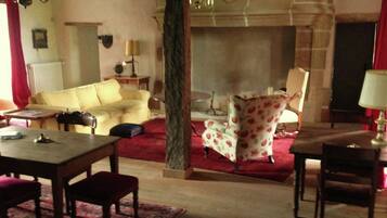 TV, DVD player, books, stereo