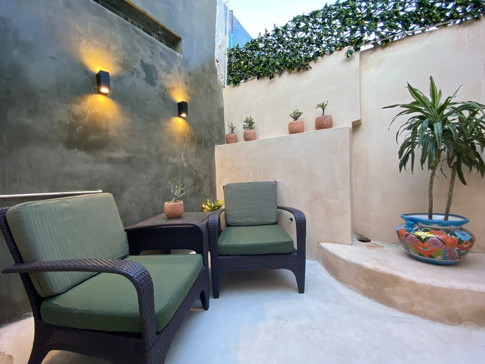 Suite Monet , A + location, small , Beautiful, WiFi+