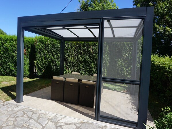 Outdoor dining - Holiday Home in Muret near Château Colombier (Muret-Le-Chateau)