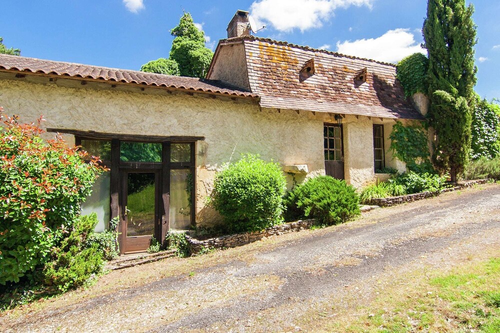 Comfy Holiday Home in Bourgnac with Swimming Pool