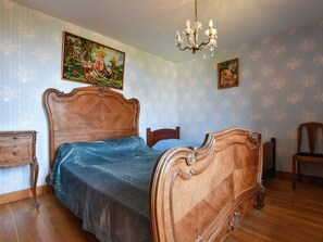 3 bedrooms, iron/ironing board - Historic Dordogne Escape (Loubejac)