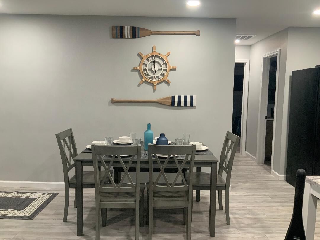 Newly remodeled 3 B/R home central to Lake Erie attractions & BOAT PARKING. 