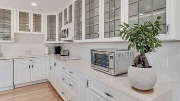 Fridge, microwave, dishwasher, coffee/tea maker