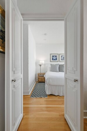 2 chambres, fer et planche à repasser, accès au Wi-Fi (inclus)