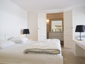 1 室のベッドルーム、WiFi