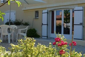 屋外ダイニングエリア