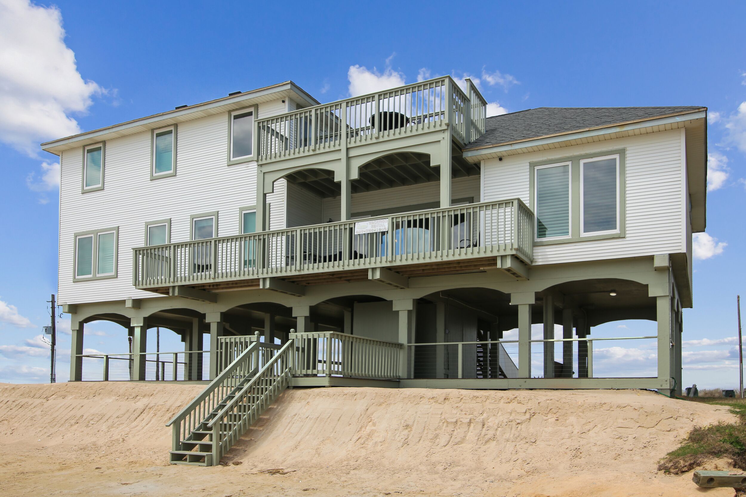 Kahala Beachfront | Great Views, Vaulted Ceilings!