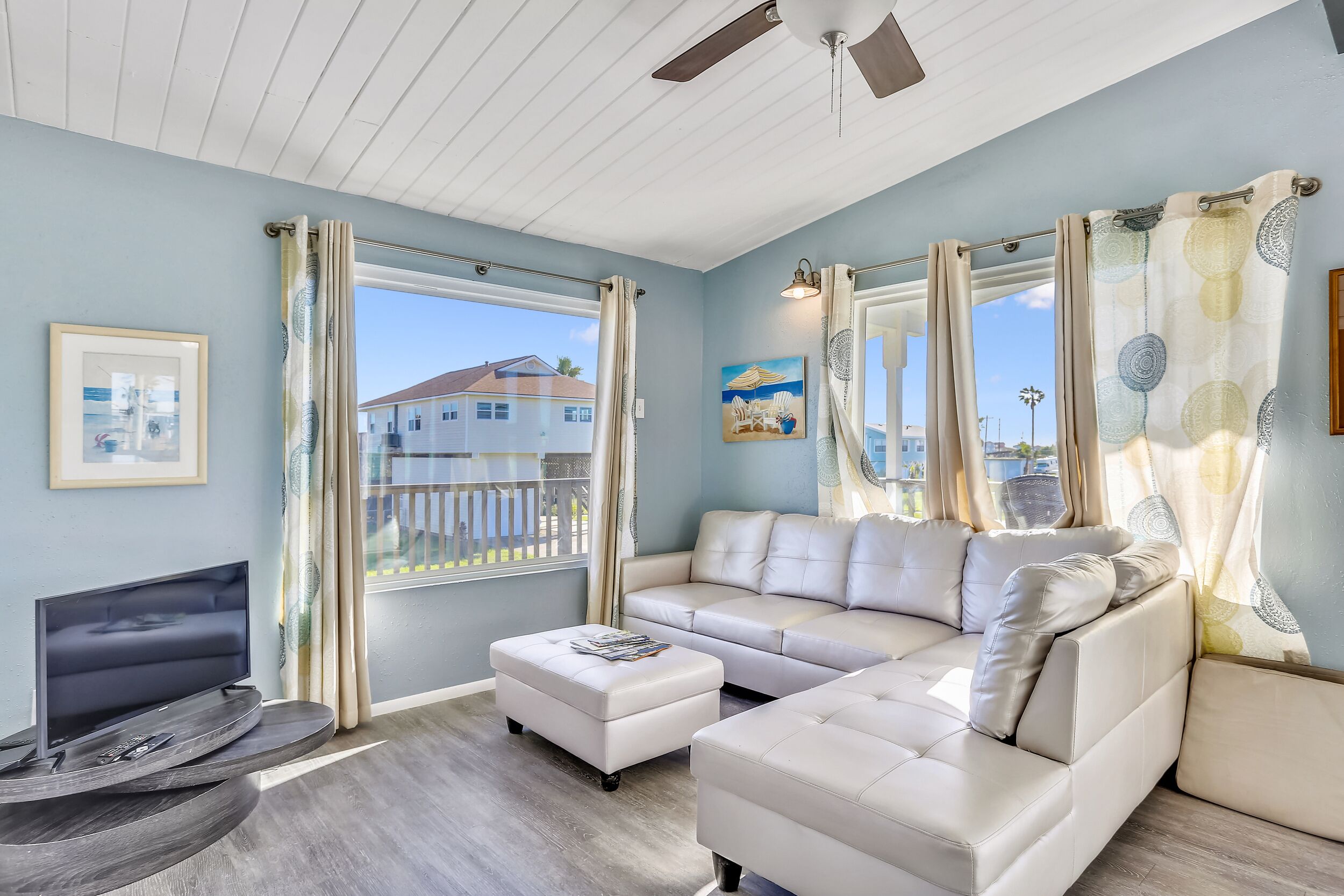 Mini Gem | Pet Friendly, Quaint Home!