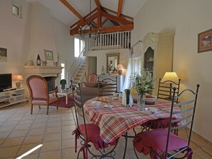 Dining - Elegant house with swimming pool in Hérault (Saint Mathieu de Treviers)