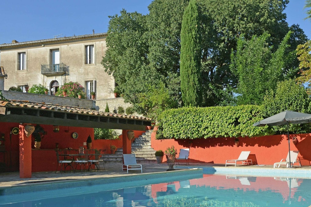Elegant house with swimming pool in Hérault