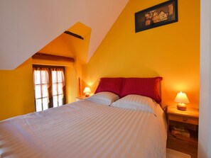 2 bedrooms, WiFi - Cozy Garden Villa in Bonnemain (Bonnemain)