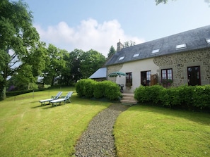 Property grounds - Cozy Garden Villa in Bonnemain (Bonnemain)