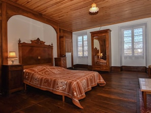 4 camere, ferro/asse da stiro, Wi-Fi