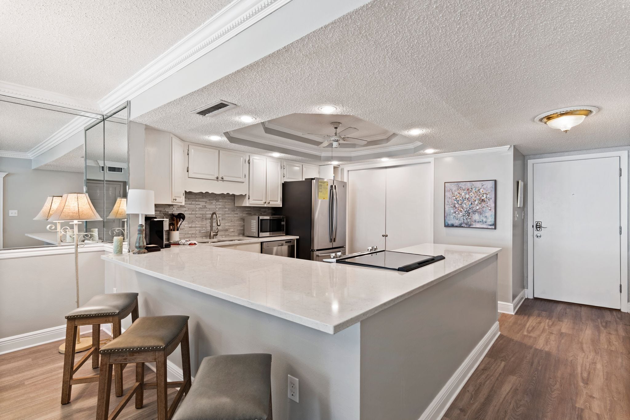 Køleskab, mikrobølgeovn, ovn, kogeplade