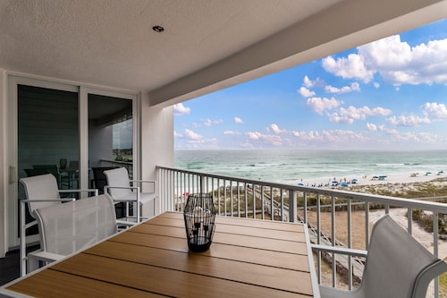 RECENTLY REMODELED ! Beautiful OCEAN VIEW! 2 FREE Beach chairs and umbrella!