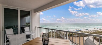 RECENTLY REMODELED ! Beautiful OCEAN VIEW! 2 FREE Beach chairs and umbrella!