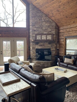 Smart TV, fireplace