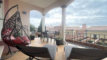 Deluxe Apartment, 1 King Bed with Sofa bed, Garden View, Ground Floor | Terrace/patio