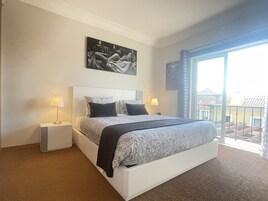 Deluxe Apartment, 1 Katil Raja (King) dengan Katil Sofa, Garden View, Ground Floor | Pemandangan dari bilik