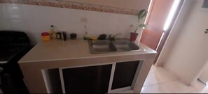 Kaffe- och tebryggare och grytor/köksredskap