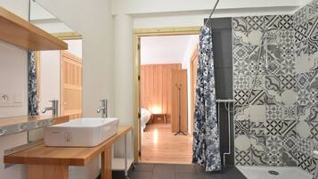 Shower, towels