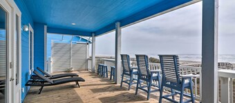 Private Beach + Oceanfront Balcony: Freeport Home