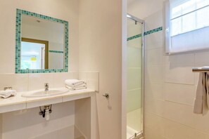 Douche, serviettes fournies