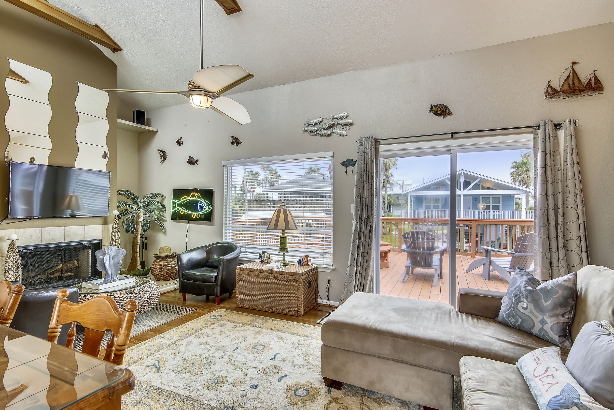 Sir Reel | Pet Friendly, Canal Home!