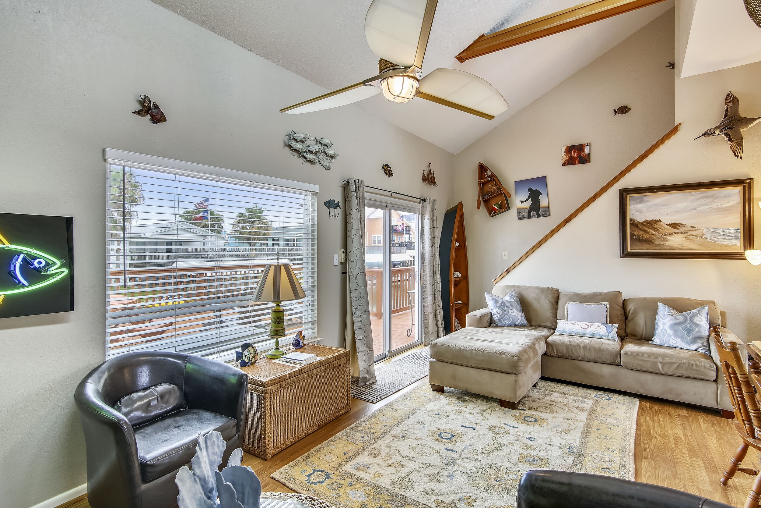 Sir Reel | Pet Friendly, Canal Home!