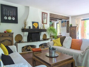 TV, fireplace, DVD player, stereo