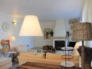 TV, fireplace, table tennis, stereo