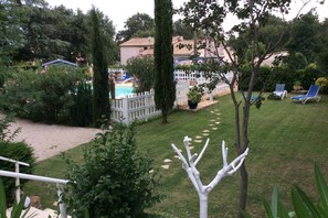 Pool - Holiday Home in Piolenc near Roman Orange (Piolenc)