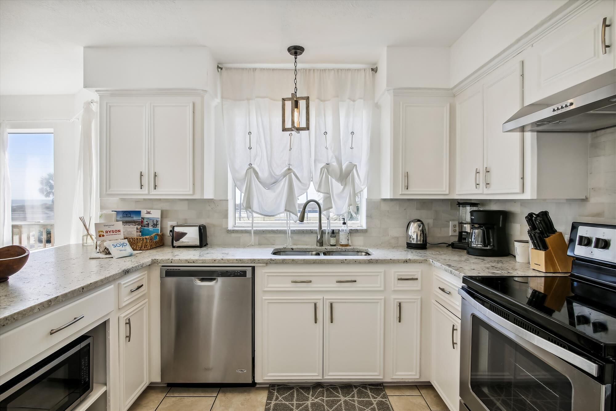 Sunshine Dreams | Gulf View, Walk to Beach!