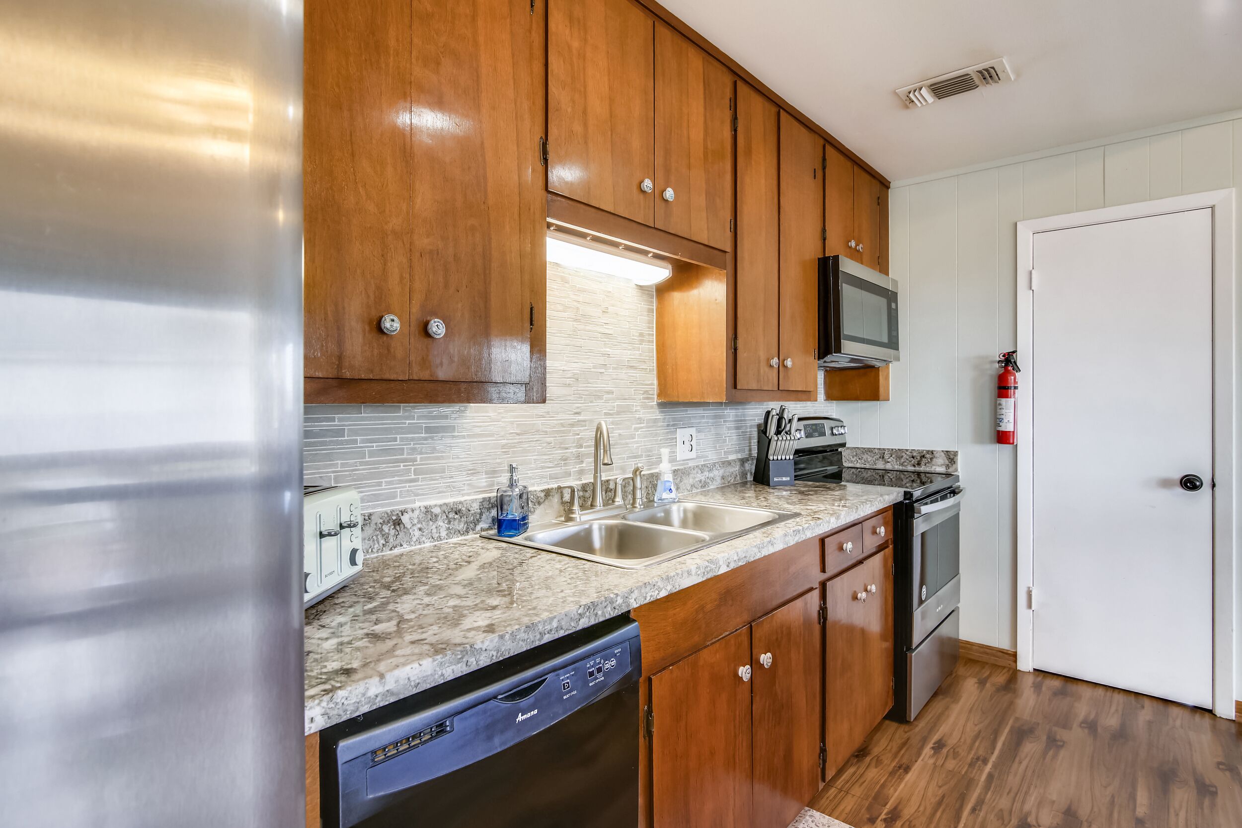 The Happy Clam | Private Pool, Charming Location!