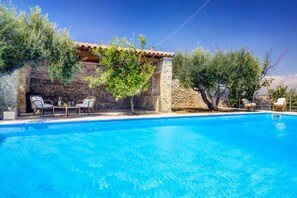 Pool - Villa Despoina in Malades (Malades)