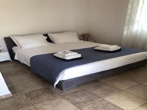 3 bedrooms, iron/ironing board, WiFi - Villa in Sisi near Beach & Olive Groves (Milatos)